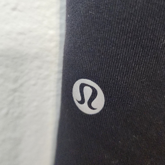 Lululemon athletica black leggings size 4 - Picture 2 of 4